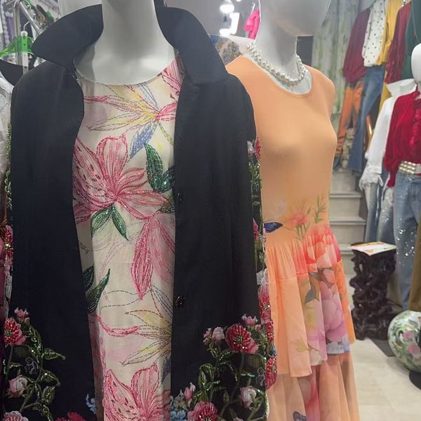 店舗写真 - ドレス展示